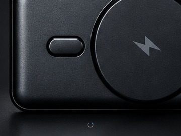 MagCharge charge indicator and button, close up